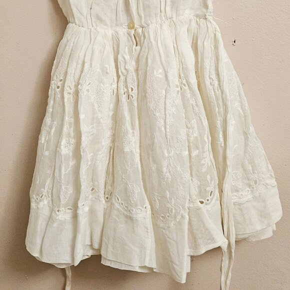GIRLS 1950'S WHITE BAPTISM DRESS W/EMBRIODERED DETAIL - Picture 4 of 8